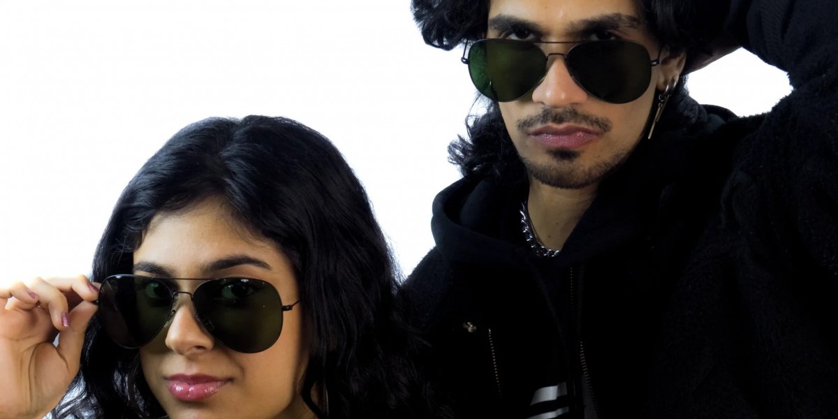 How to Choose Sunglasses for Oval Face Men & Women Based on Style & Occasion