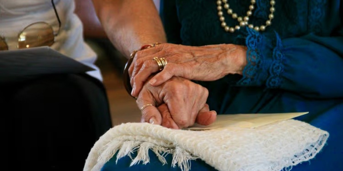 Choosing Between Memory Care vs Assisted Living for Specialized Care