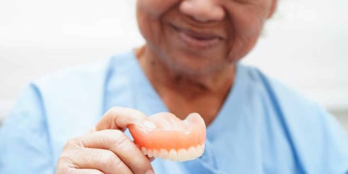 Dentures Improve Appearance and Everyday Oral Health